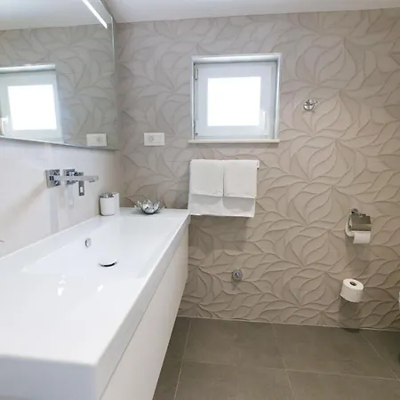 Blue Star - Sea View In Town Centre 아파트 *