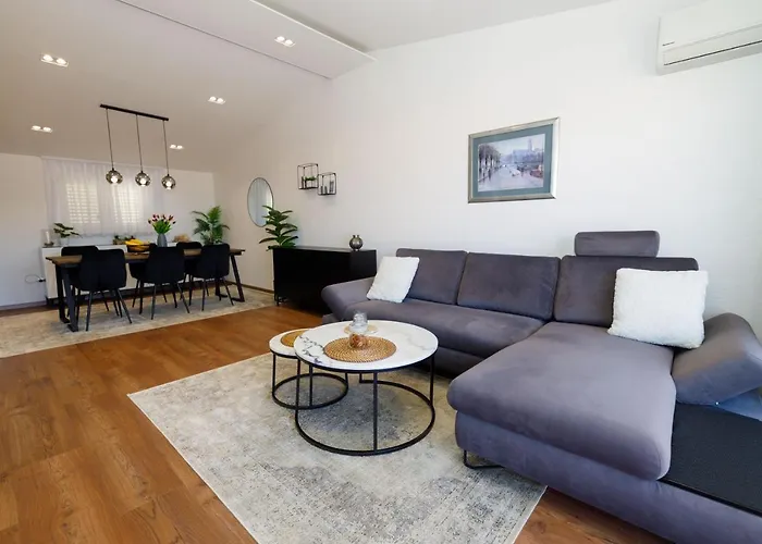 Blue Star - Sea View In Town Centre