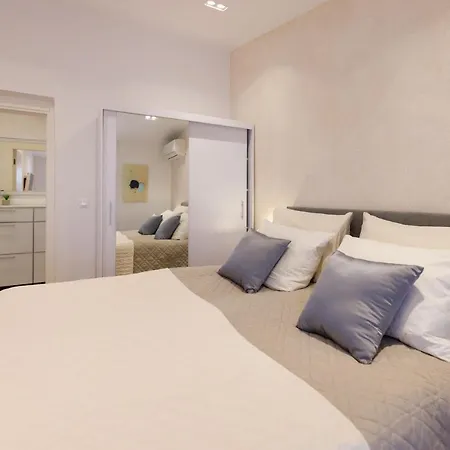 Апартаменти Blue Star - Sea View In Town Centre *