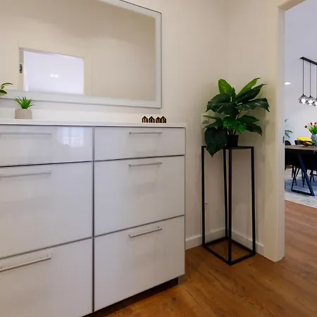 Blue Star - Sea View In Town Centre * Макарська