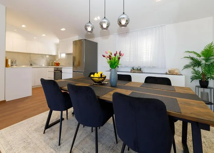 Blue Star - Sea View In Town Centre Apartman *